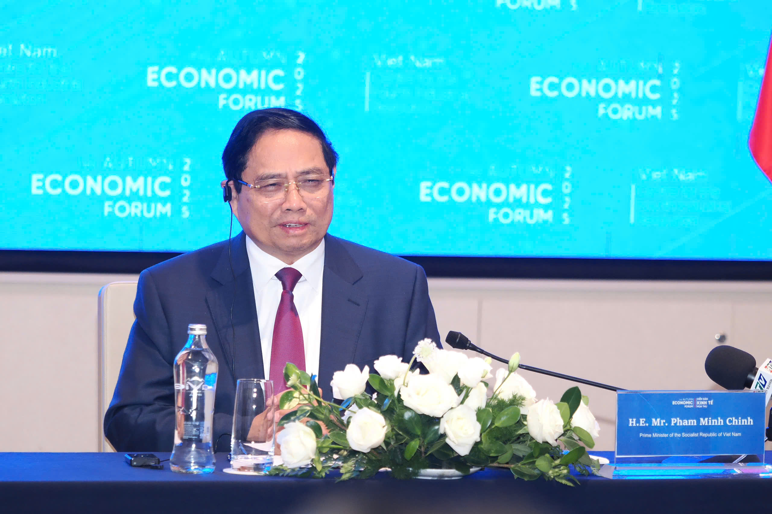 Thủ tướng mong các nhà đầu tư, tập đoàn, doanh nghiệp, đối tác quốc tế tiếp tục cổ vũ, hỗ trợ, đồng hành với Việt Nam.