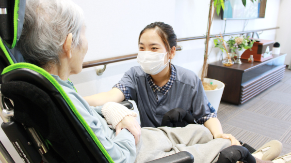 Việt Nam: Thị trường tiềm năng của dịch vụ chăm sóc người cao tuổi