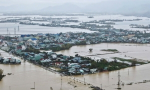 Triển khai giải pháp hỗ trợ khách hàng và khoanh nợ sau bão lũ tại miền Trung