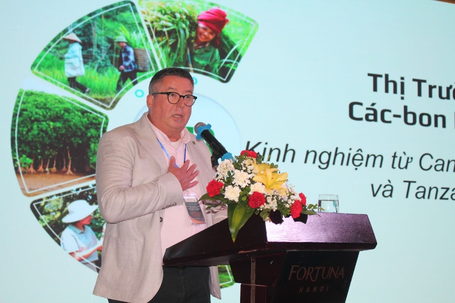 GS.TS. Terry Sunderland: 