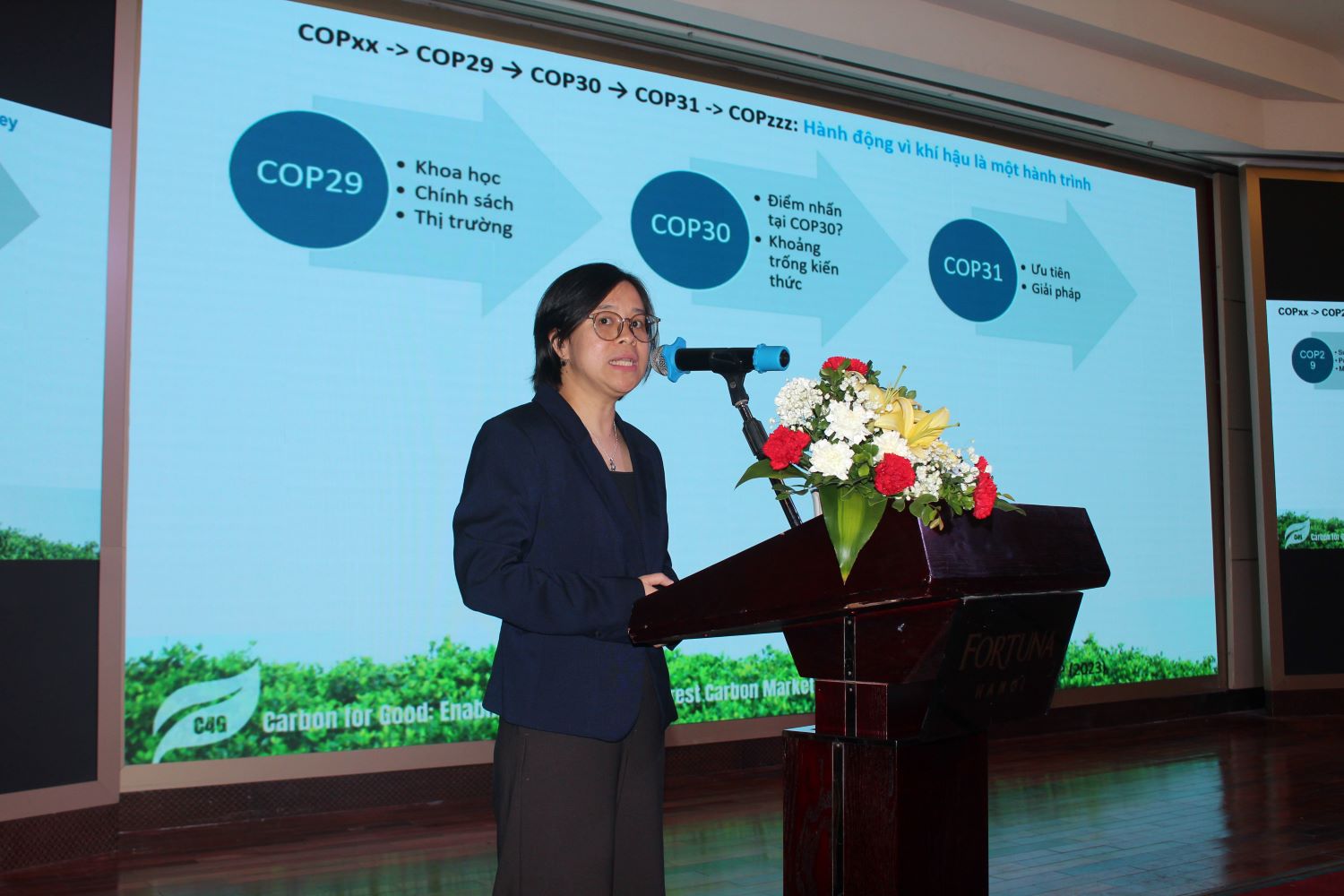 GS.TS Phạm Thu <span class=