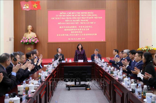 Bà Bùi Thị Minh Hoài, Ủy viên Bộ chính trị, Bí thư Trung ương Đảng, Chủ tịch Ủy ban Trung ương Mặt trận Tổ quốc Việt Nam phát biểu. Ảnh: TTXVN.