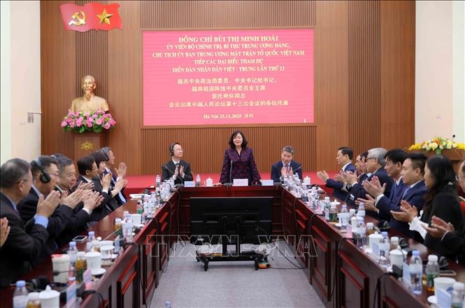 Bà Bùi Thị Minh Hoài, Ủy viên Bộ chính trị, Bí thư Trung ương Đảng, Chủ tịch Ủy ban Trung ương Mặt trận Tổ quốc Việt Nam phát biểu. Ảnh: TTXVN.