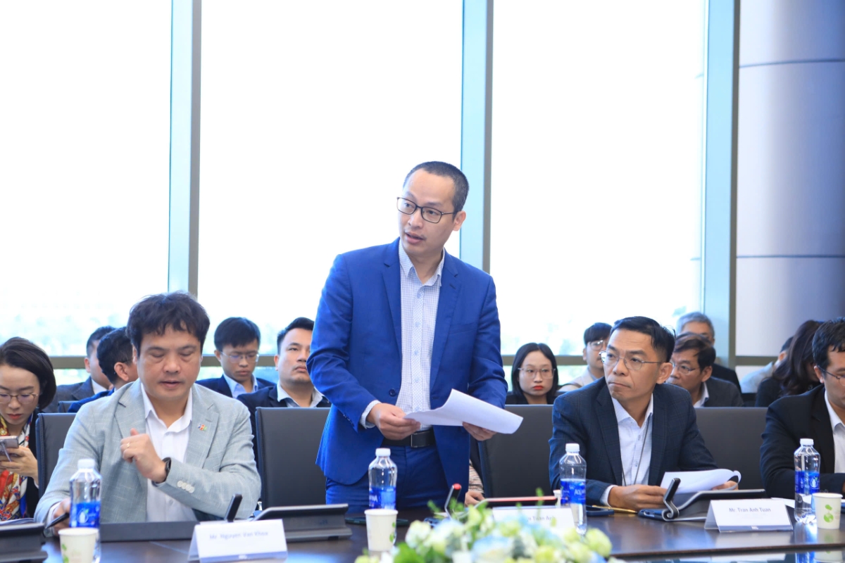 Ông Ngô Tuấn Anh, Chủ tịch Mạng lưới V-Security, nêu đề xuất với Phó Thủ tướng.&nbsp;