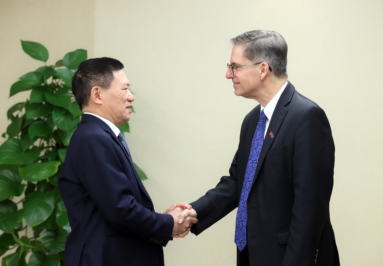 Phó Thủ tướng Chính phủ Hồ Đức Phớc tiếp Ngài Carlos Felipe Jaramillio, Phó Chủ tịch Ngân hàng Thế giới (WB) Phụ trách Đông Á Thái Bình Dương - Ảnh: VGP