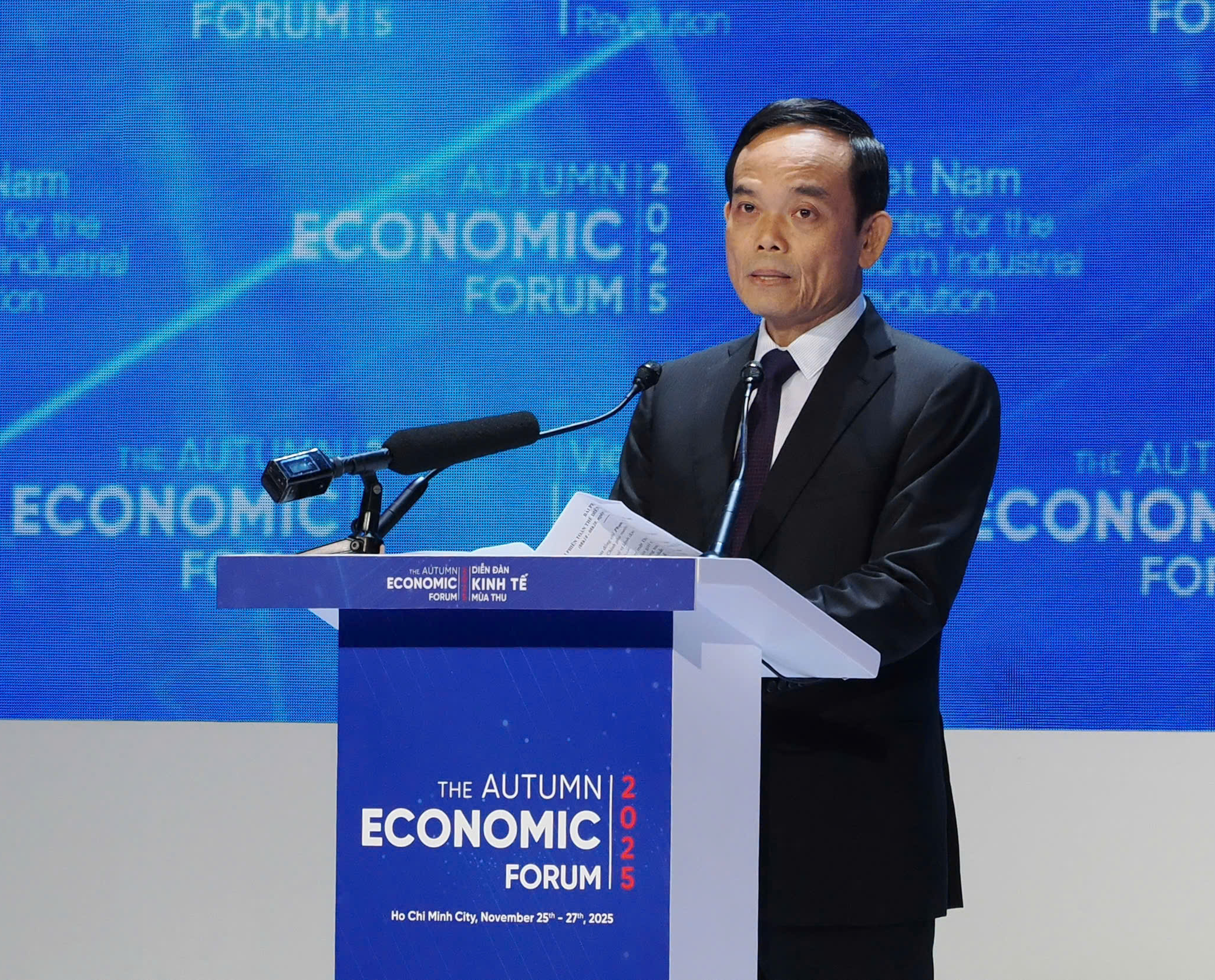 Bí thư Thành ủy TP. Hồ Chí Minh Trần Lưu Quang phát biểu khai mạc Diễn đàn Kinh tế mùa thu năm 2025, sáng 26/11.