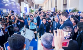 Thủ tướng Phạm Minh Chính cùng các quan khách tham quan Hệ sinh thái C-OpenAI cùng các giải pháp cho thành phố thông minh
