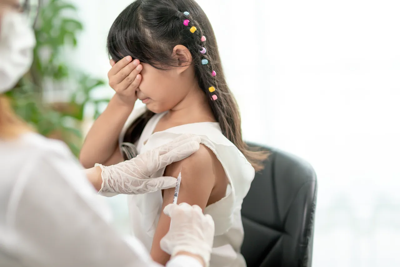 Để phòng dịch, người dân cần được tiêm đủ các mũi vaccine phòng bệnh.