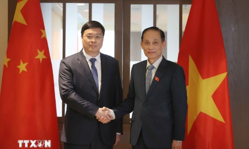 Bộ trưởng Ngoại giao Lê Hoài Trung hội đàm với Chủ tịch Khu tự trị Quảng Tây của Trung Quốc