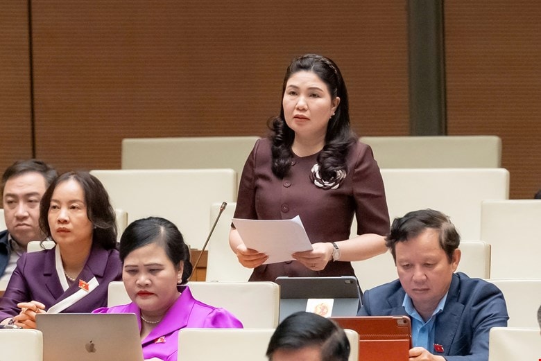 Đại biểu Trần Thị Vân (đoàn đại biểu Quốc hội tỉnh Bắc Ninh) phát biểu. Ảnh: Quốc hội.