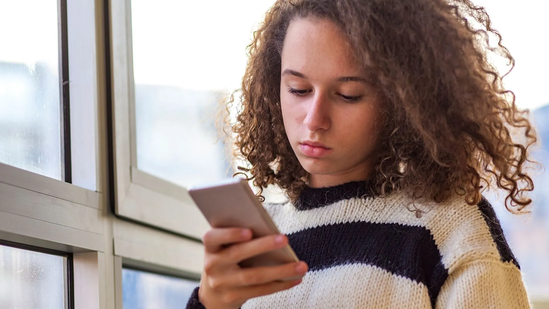 Nhóm người trẻ lựa chọn né tránh hoàn toàn công cụ AI vì nhiều lý do như môi trường và đạo đức.