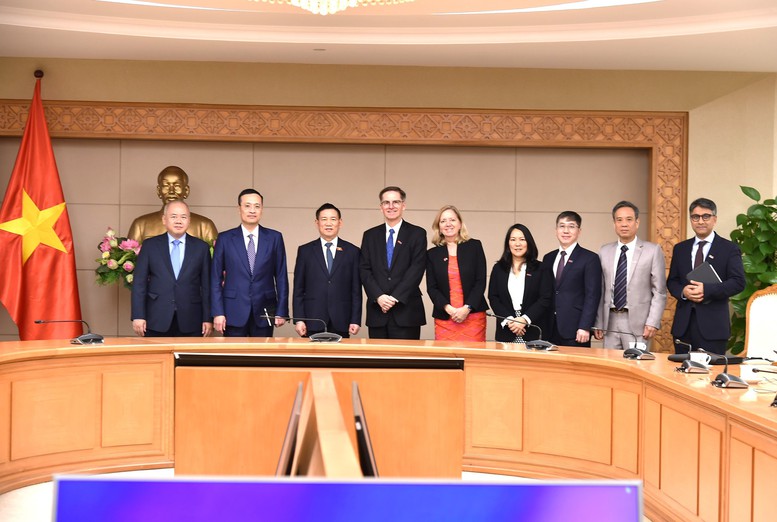 Phó Thủ tướng Chính phủ Hồ Đức Phớc và Phó Chủ tịch WB cùng các đại biểu dự buổi làm việc - Ảnh: VGP