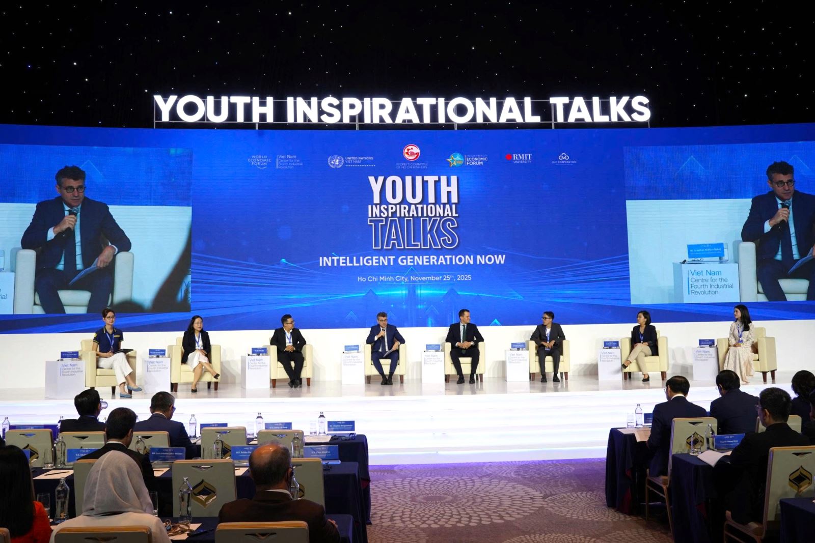 Tọa đàm "Thế hệ thông minh đương thời - Intelligent Generation NOW" tại Diễn đàn kinh tế mùa thu 2025. Ảnh: BTC