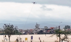 UAV vận chuyển nhu yếu phẩm đến bà con vùng bị lũ lụt miền Trung