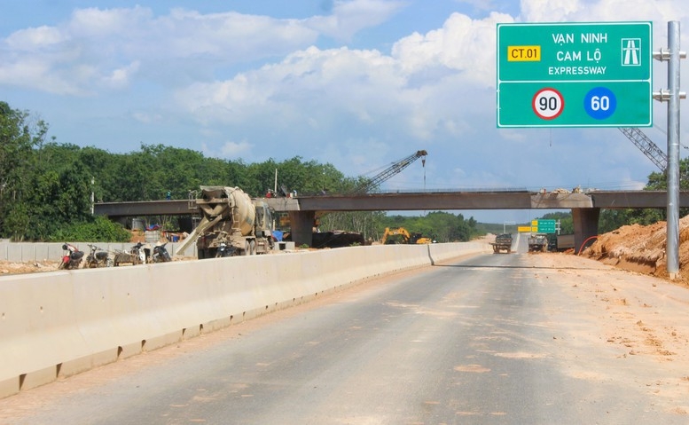 Lãnh đạo tỉnh Quảng Trị yêu cầu các địa phương tập trung xử lý dứt điểm tất cả vướng mắc giải phóng mặt bằng dự án cao tốc Vạn Ninh – Cam Lộ