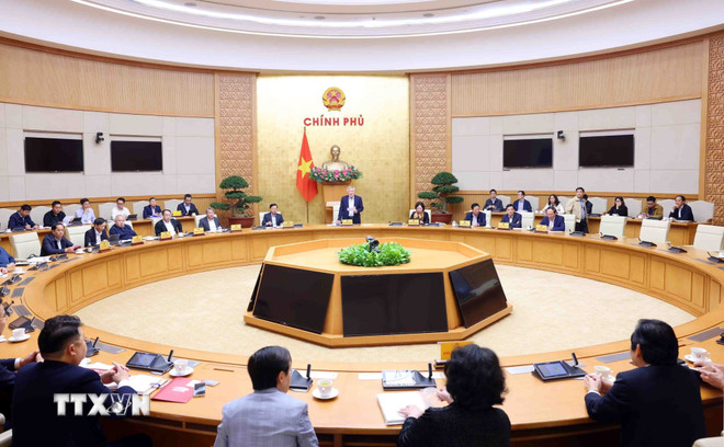 Phó Thủ tướng Thường trực Chính phủ Nguyễn Hòa Bình chủ trì cuộc họp với lãnh đạo các bộ ngành, doanh nghiệp về Dự án đường sắt tốc độ cao trên trục Bắc - Nam. Ảnh: TTXVN