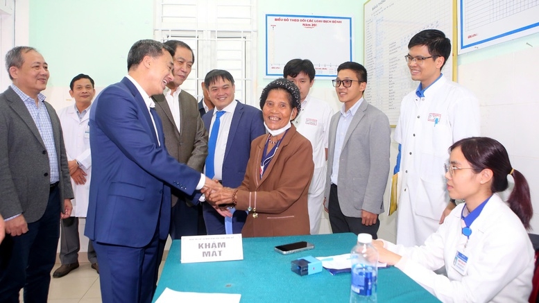 GS.TS Trần Văn Thuấn, Thứ trưởng Bộ Y tế thăm hỏi, động viên các bệnh nhân