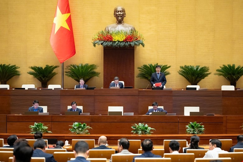 Phó Chủ tịch Quốc hội Vũ Hồng Thanh điều hành phiên họp. Ảnh: Đại biểu Nhân dân