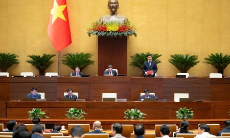 Phó Chủ tịch Quốc hội Vũ Hồng Thanh điều hành phiên họp. Ảnh: Đại biểu Nhân dân