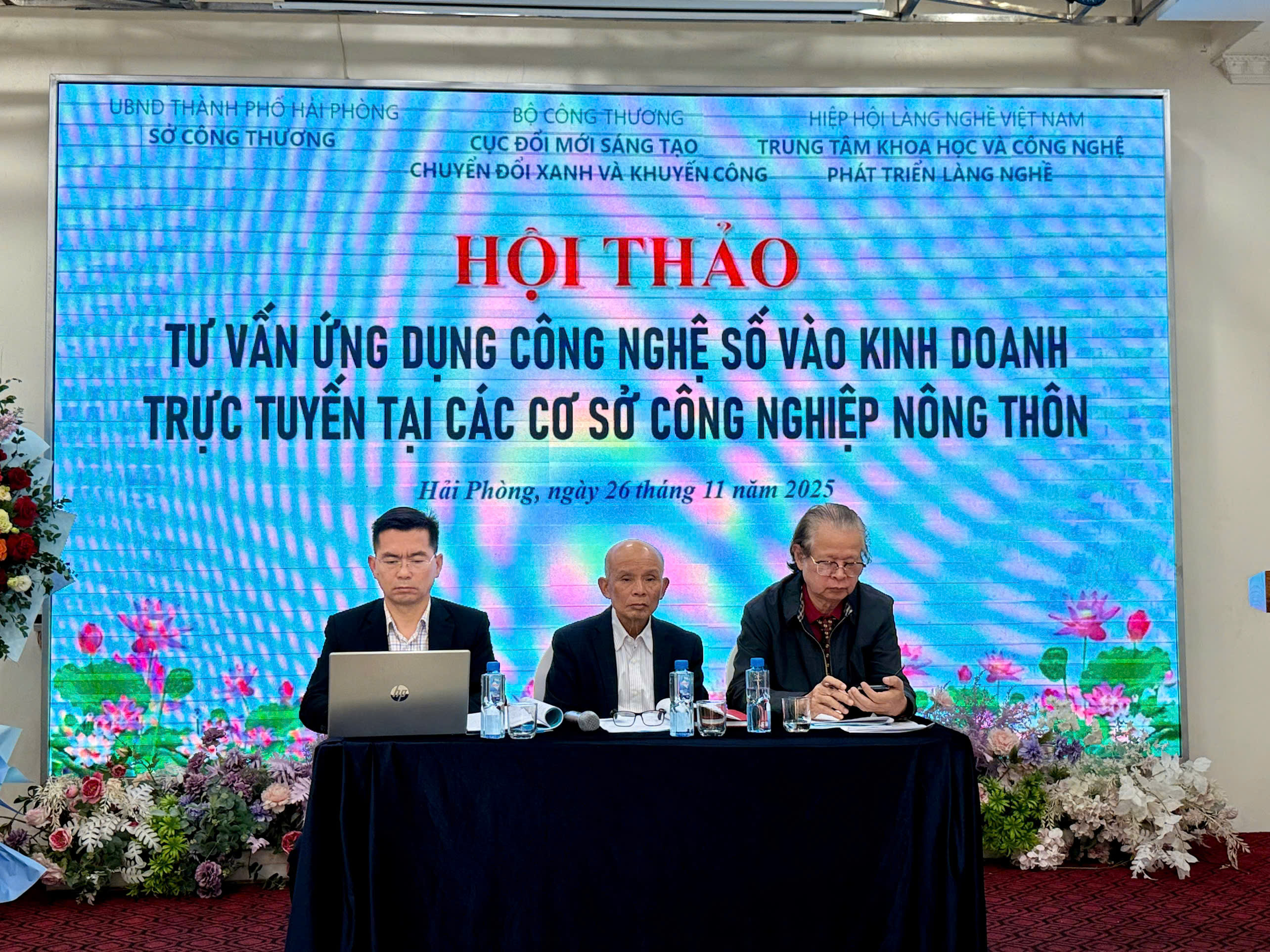 Quang cảnh hội thảo.