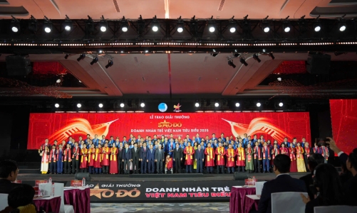 Tôn vinh và trao Giải thưởng Sao Đỏ cho 100 Doanh nhân trẻ tiêu biểu