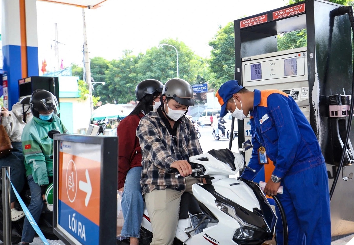 Giá các mặt hàng xăng giảm khá mạnh từ chiều 27/11/2025.