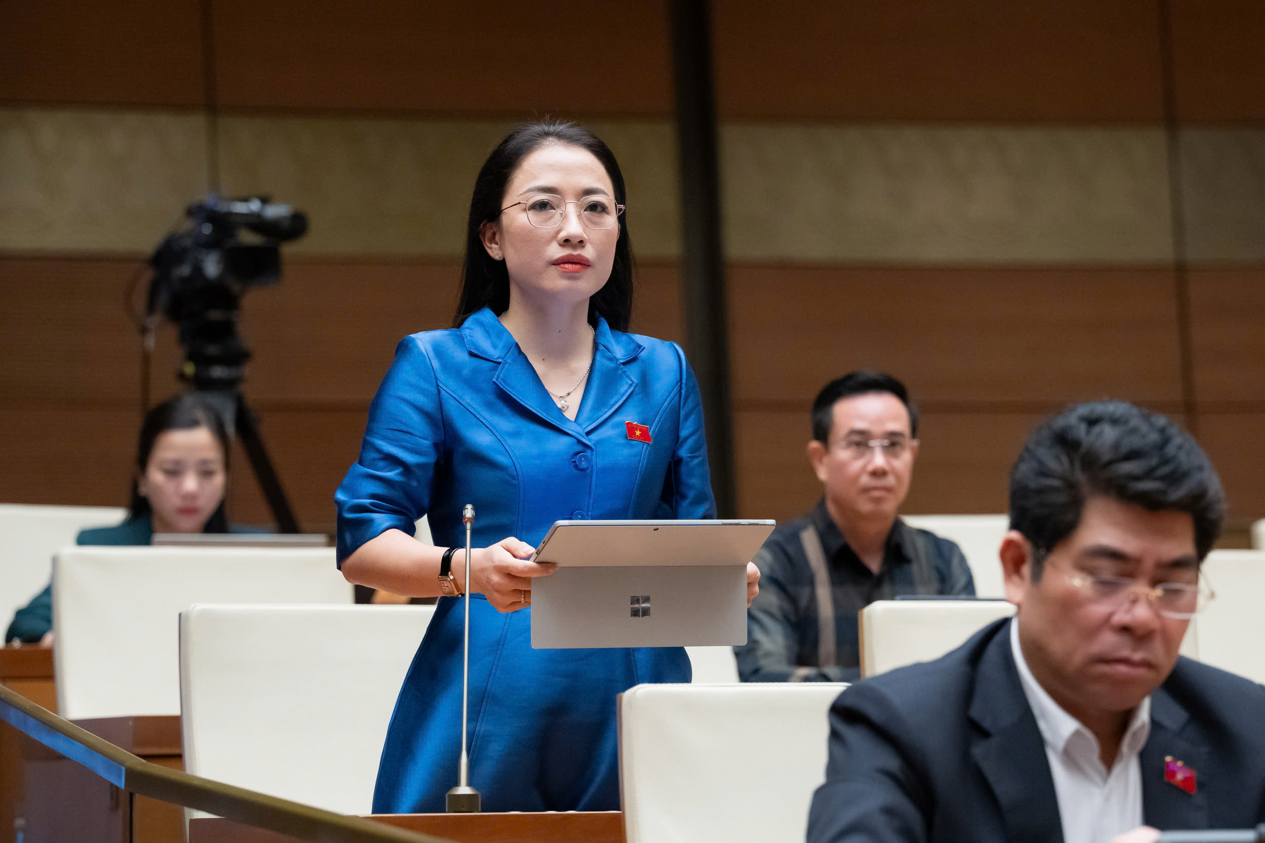 Đại biểu Trần Khánh Thu, Đoàn <span class=