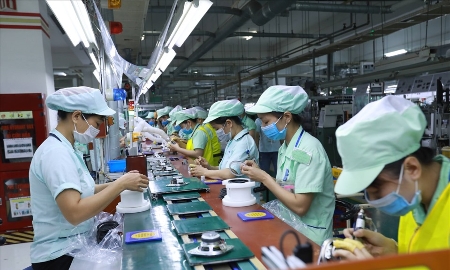 Doanh nghiệp không được tùy ý điều chuyển người lao động
