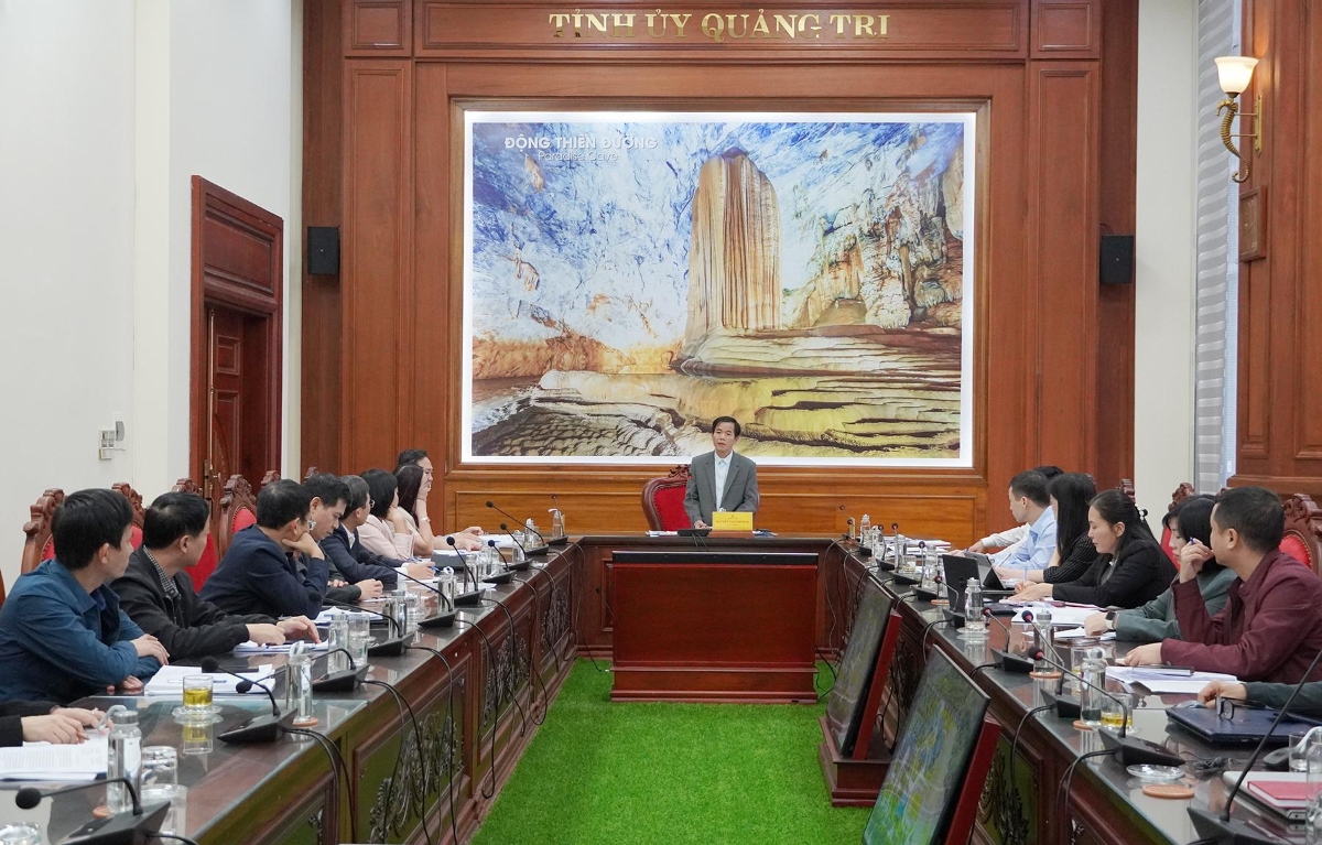 Bí thư Tỉnh ủy Quảng Trị Nguyễn Văn Phương làm việc với các sở, ngành, đơn vị về xây dựng Trường Phổ thông nội trú liên cấp tại các xã biên giới trên địa bàn