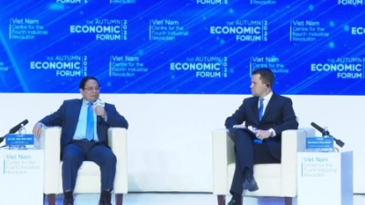 PM Pham Minh Chinh engages in dialogue with WEF Managing Director