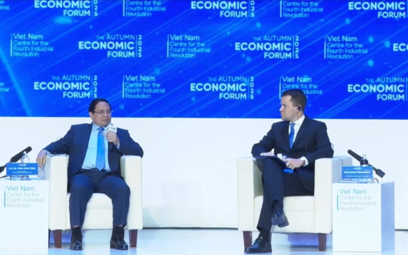 PM Pham Minh Chinh engages in dialogue with WEF Managing Director