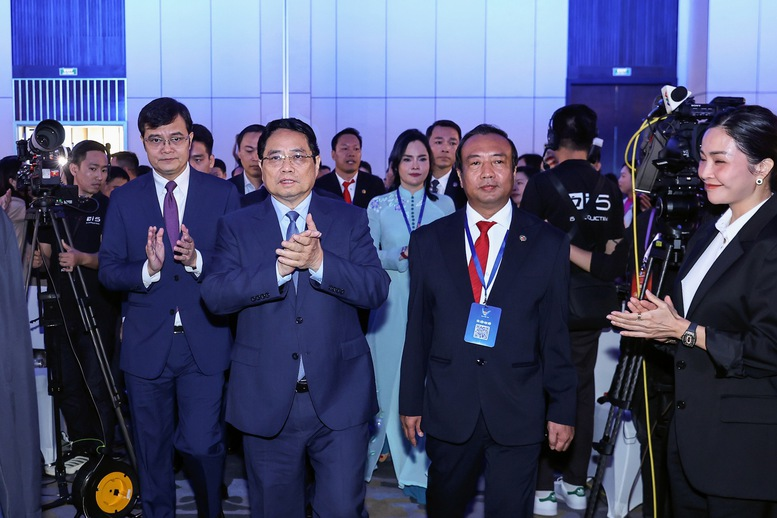 Thủ tướng Phạm Minh Chính cùng các đại biểu tham dự Đại hội đại biểu toàn quốc Hội Doanh nhân trẻ Việt Nam lần thứ VIII, nhiệm kỳ 2025-2030. (Ảnh: VGP)