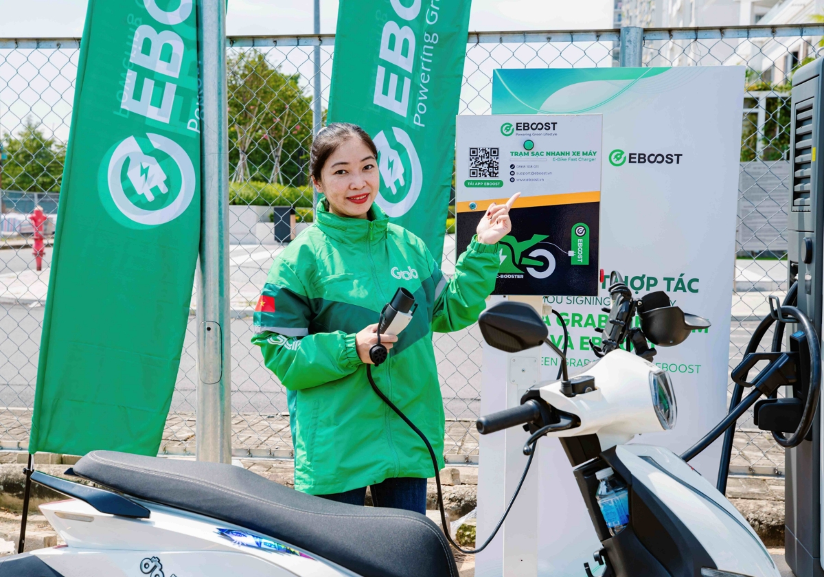 EBOOST mang đến giải pháp sạc linh hoạt cho cả xe máy và xe ô tô.