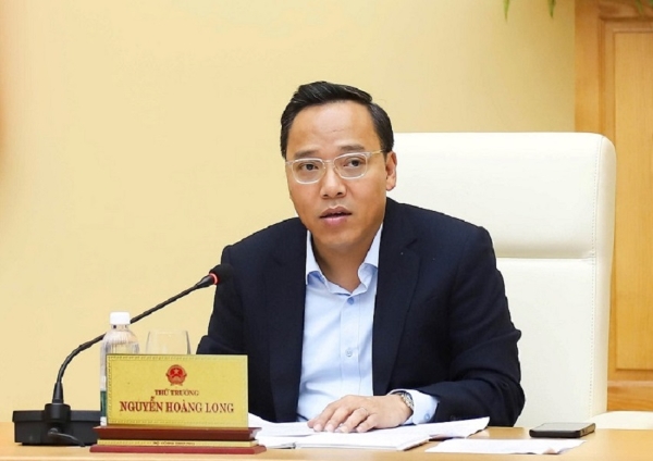 Thứ trưởng Nguyễn Hoàng Long đề nghị Cục Điện lực tiếp tục bám sát tinh thần Nghị quyết số 70-NQ/TW của Bộ Chính trị về phát triển thị trường năng lượng cạnh tranh và đảm bảo an ninh năng lượng quốc gia.