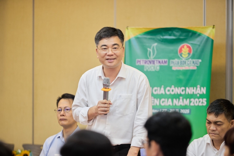 Chủ tịch HĐQT Trần Ngọc Nguyên đánh giá cao Chương trình Đánh giá Chuyên gia 2025, đặc biệt trong bối cảnh PVCFC đang chuyển mình sang mô hình Tổng Công ty. Theo ông, đây không chỉ là hoạt động chuyên môn mà còn là bước đi thể hiện tầm nhìn dài hạn, giúp doanh nghiệp chủ động chuẩn bị đội ngũ nhân lực chất lượng cao để đáp ứng những yêu cầu ngày càng lớn trong giai đoạn phát triển mới.