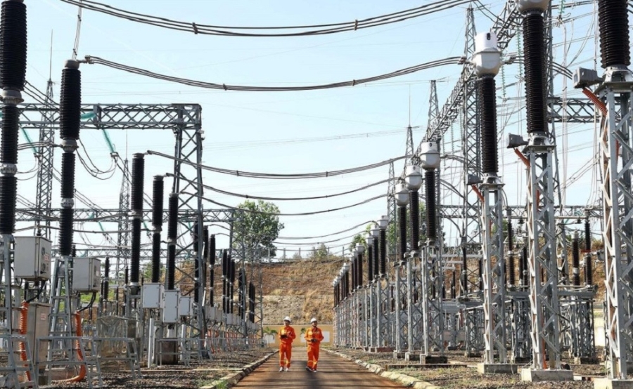 Tách bạch chức năng phân phối và bán lẻ điện theo lộ trình nhằm tránh độc quyền và tạo tiền đề hình thành thị trường bán lẻ điện cạnh tranh.