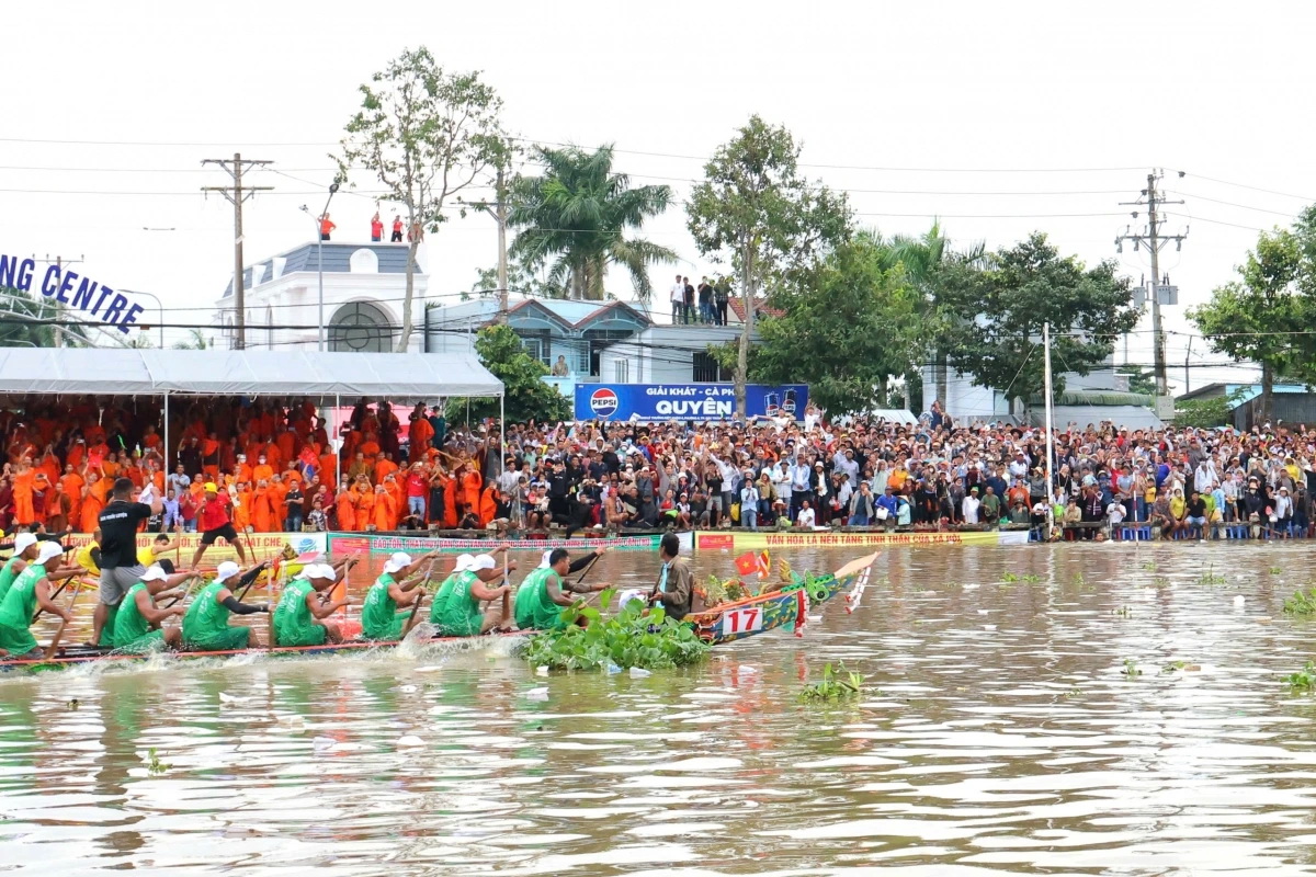 Lễ hội Oóc Om Bóc - Đua ghe Ngo ở Cần Thơ. Ảnh internet