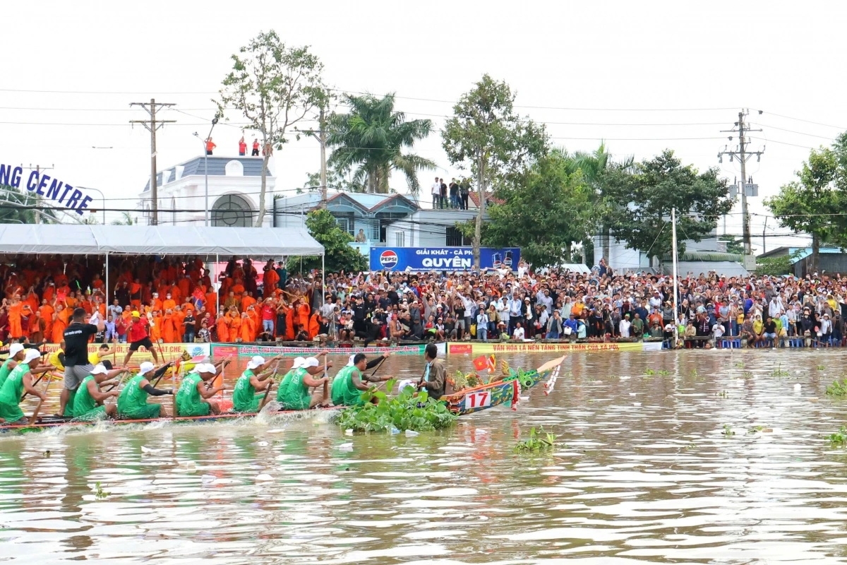Lễ hội Oóc Om Bóc - Đua ghe Ngo ở Cần Thơ. Ảnh internet