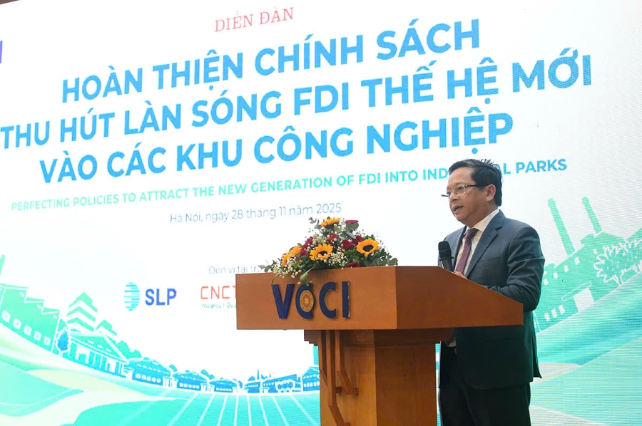 Ông Nguyễn Đức Hiển, Phó trưởng Ban Chính sách, chiến lược Trung ương phát biểu tại diễn đàn.