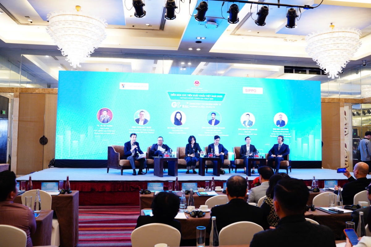 Các diễn giả chia sẻ tại diễn đàn.