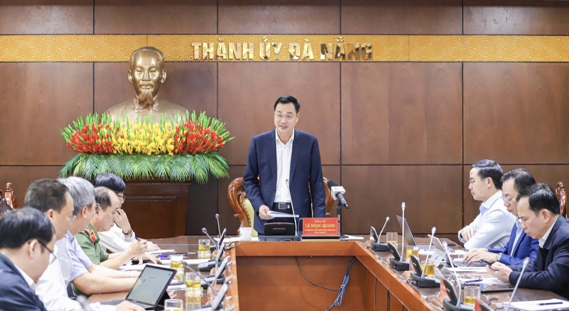 Bí thư Thành ủy Đà Nẵng Lê Ngọc Quang chủ trì phiên họp.