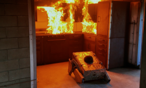 Robot FireBot có thể chịu được hơn 650°C trong 15 phút