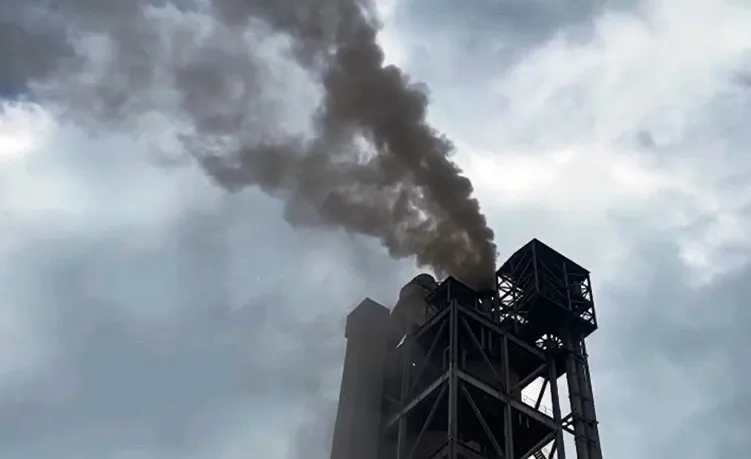 Bộ Công Thương chỉ đạo các Tập đoàn, Tổng công ty và chủ đầu tư các nhà máy nhiệt điện, thép, hóa chất, phân bón… tại miền Bắc rà soát, đảm bảo toàn bộ hệ thống xử lý khí thải vận hành hiệu quả, đạt hiệu suất cao trong thời điểm này. Ảnh minh họa