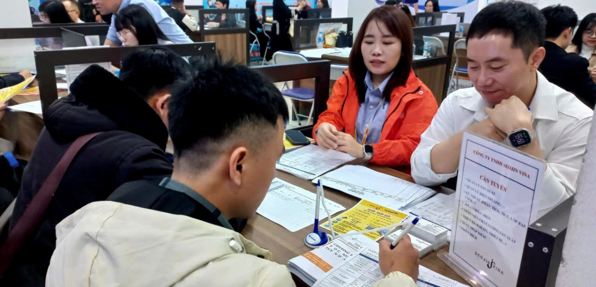 Hội chợ việc làm cho người lao động đi làm việc tại Hàn Quốc theo chương trình EPS và thực tập sinh đi thực tập kỹ thuật tại Nhật bản theo chương trình IM Japan.