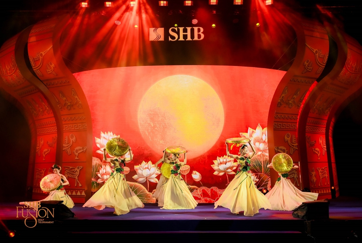 Tiết mục nghệ thuật tôn vinh bản sắc Việt tại đêm tiệc dành cho khách hàng cao cấp SHB.