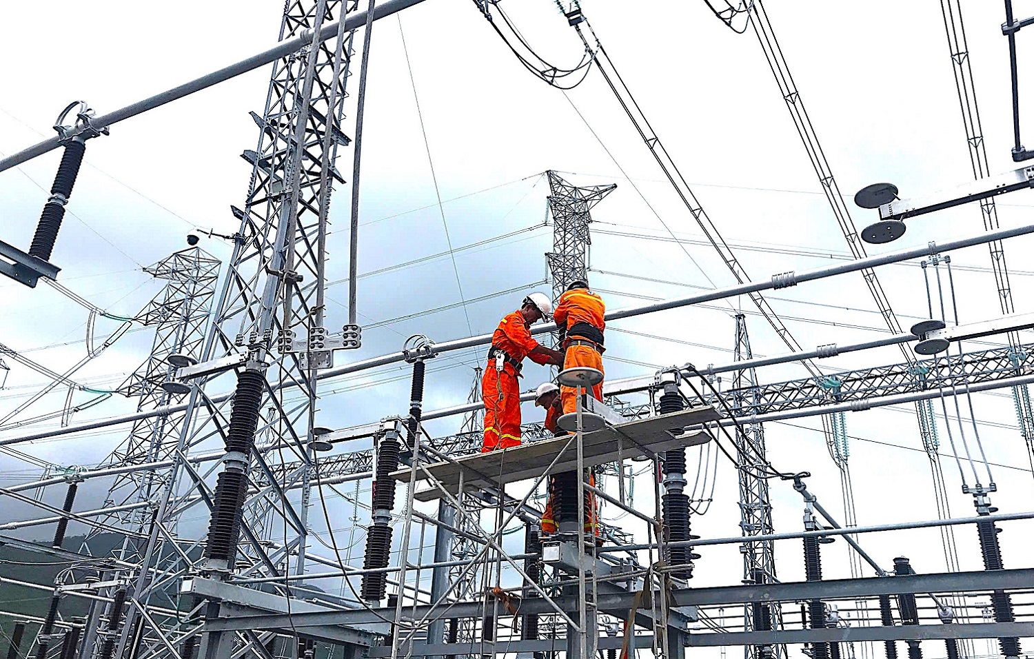 Việc cung cấp điện cho nhu cầu phát triển kinh tế - xã hội và đời sống sinh hoạt của người dân năm 2026 cơ bản sẽ được bảo đảm.