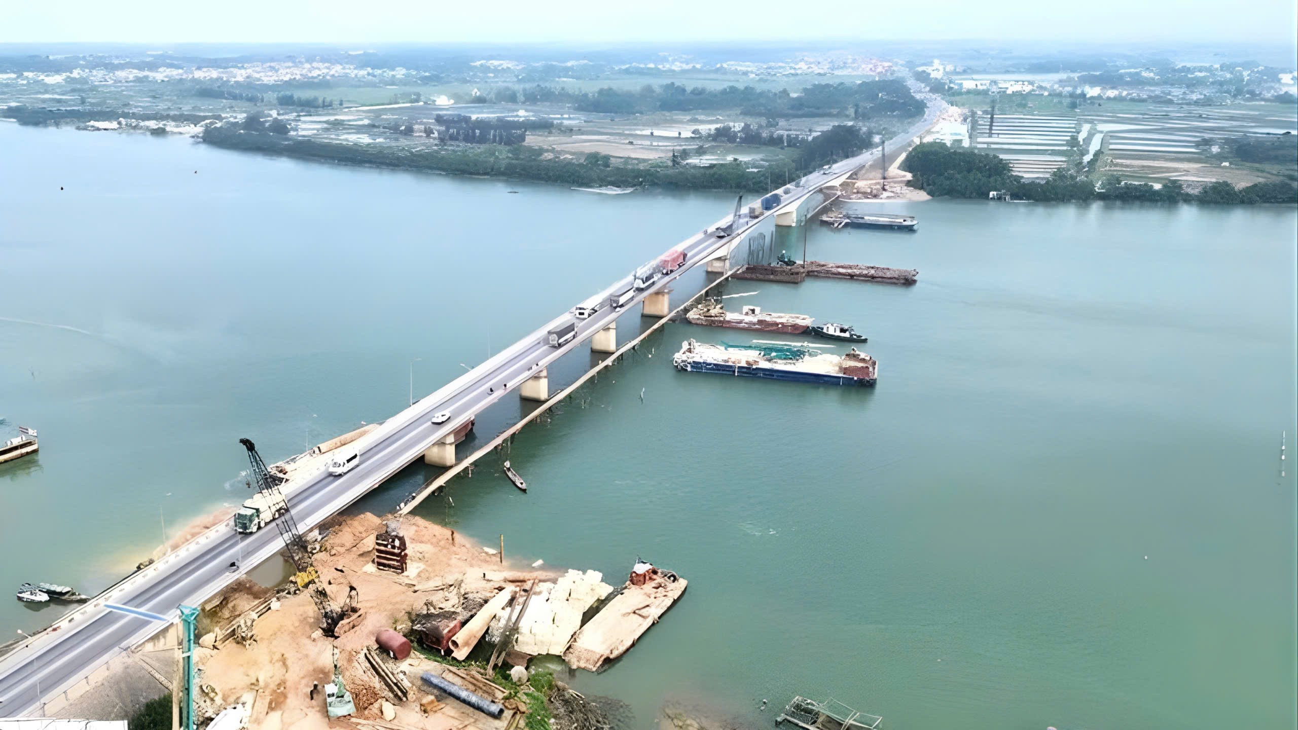 Tại miền Trung, cầu Gianh và cầu Quán Hàu thuộc Quảng Bình cũng lựa chọn cáp dự ứng lực Hòa Phát.