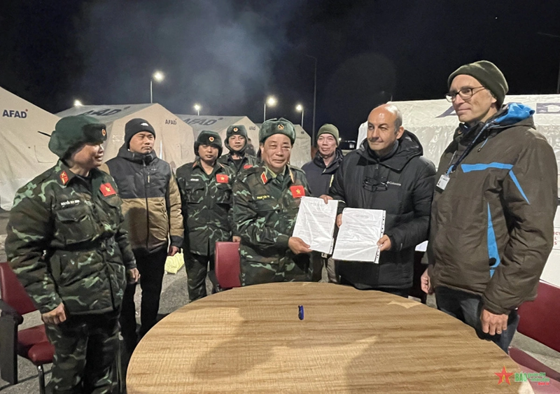 Decree on Vietnam's overseas aid issued