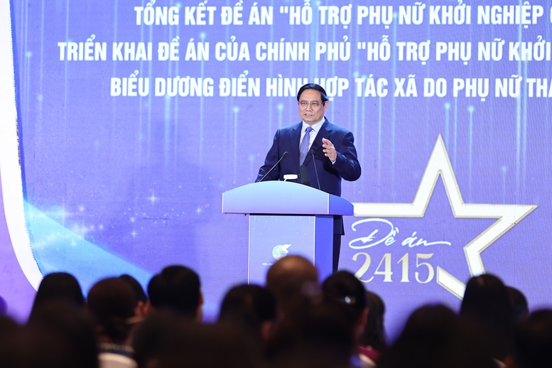 Thủ tướng nêu rõ, phụ nữ đóng vai trò trung tâm, là bộ phận cấu thành đặc biệt quan trọng của toàn xã hội - Ảnh: VGP