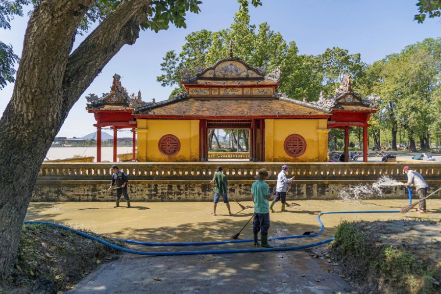 Mưa lũ triền miên trong tháng 11 nhưng du lịch Huế vẫn đạt được con số đáng mừng.